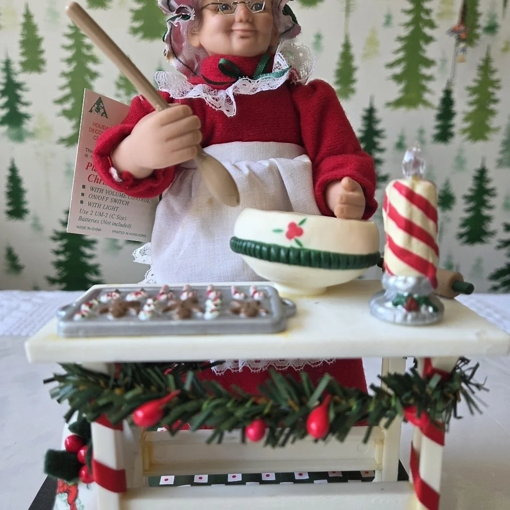 90s Musical Mrs. Claus Christmas Carol Display